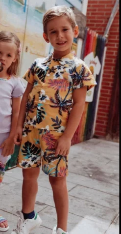 Lola + The Boys Hawaii Summer Set